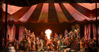 Trouvère funambule, entre cirque et ville au Festival Verdi