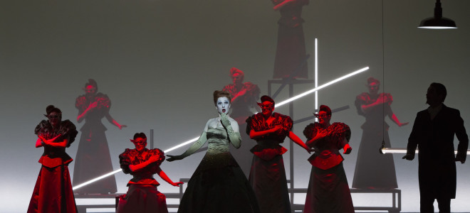 La Traviata rejoint l’univers et l’esthétique de Bob Wilson