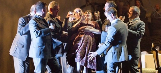 Une scène de viol collectif fait polémique au Royal Opera House