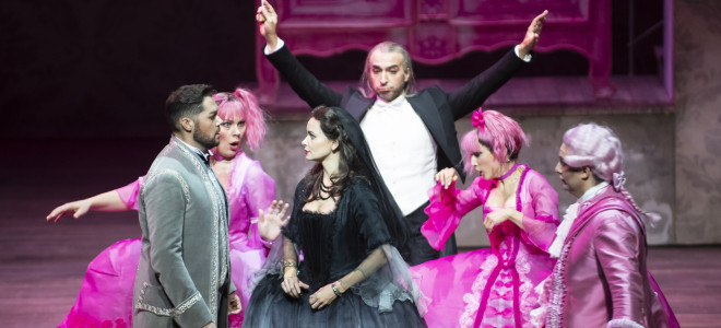 La Cenerentola voit la vie en (très) rose au Grand Théâtre de Genève