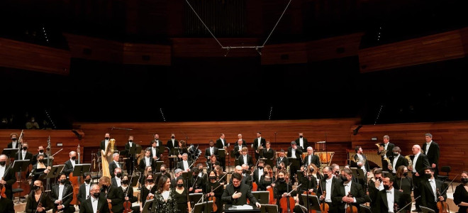 Cristian Măcelaru ouvre la saison de l’Orchestre National de France et du Chœur de Radio France