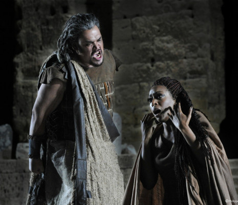 Quinn Kelsey et Elena O'Connor dans Aida par Paul-Émile Fourny