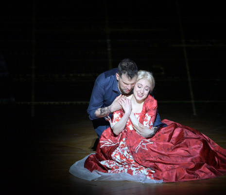 Luca Pisaroni et Anna El-Khashem dans Les Noces de Figaro