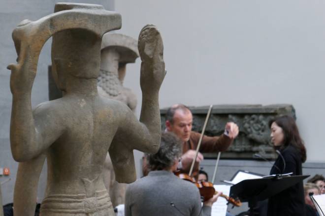 Répétitions de l’orchestre Les Siècles dans la cour khmère du musée