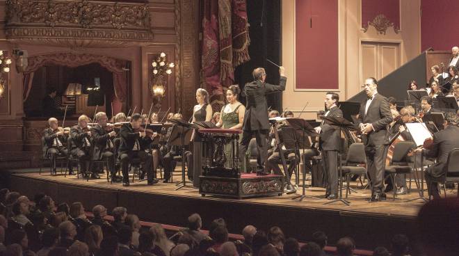 Oriana Favaro, Guadalupe Barrientos, Santiago Ballerini et Lucas Debevec Mayer - Réquiem de Mozart au Teatro Colón