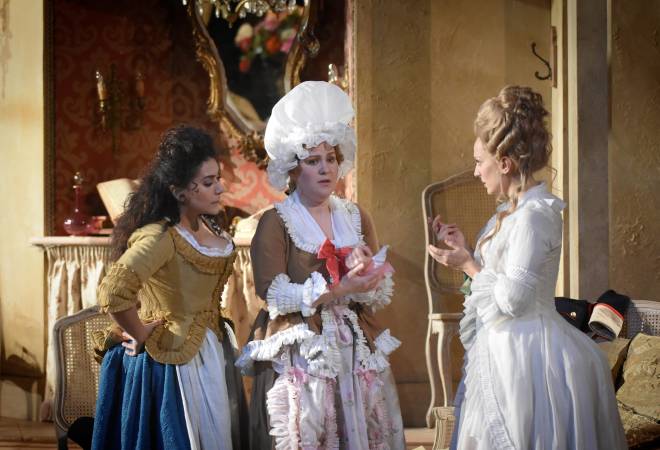 Anna Aglatova, Eléonore Pancrazi & Vannina Santoni - Les Noces de Figaro par James Gray