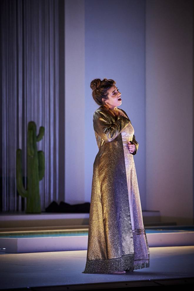 Amina Edris - La Traviata par Chloé Lechat