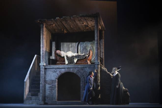 Enkeleda Kamani, Ivan Ayon Rivas & Caroline de Mahieu - Rigoletto par John Turturro