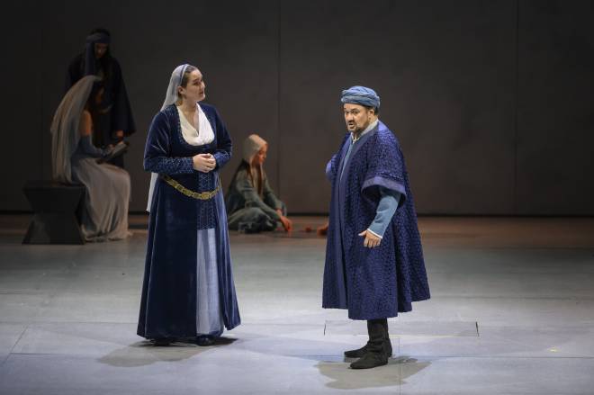 Caroline de Mahieu et Ramon Vargas dans Les Lombards par Sarah Schinasi