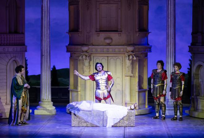 John Owen-Jones - A Funny Thing Happened on the Way to the Forum par Cal McCrystal