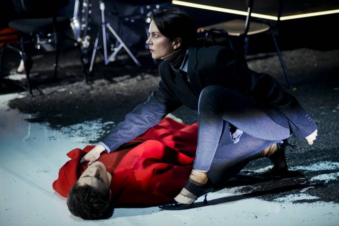 Adrien Dantou et Julia Faure dans Transfiguré - 12 Vies de Schönberg par Bertrand Bonello