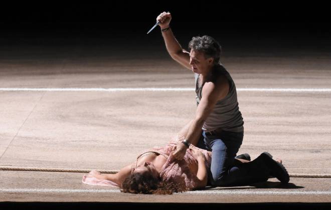 Roberto Alagna et Clémentine Margaine dans Carmen par Calixto Bieito