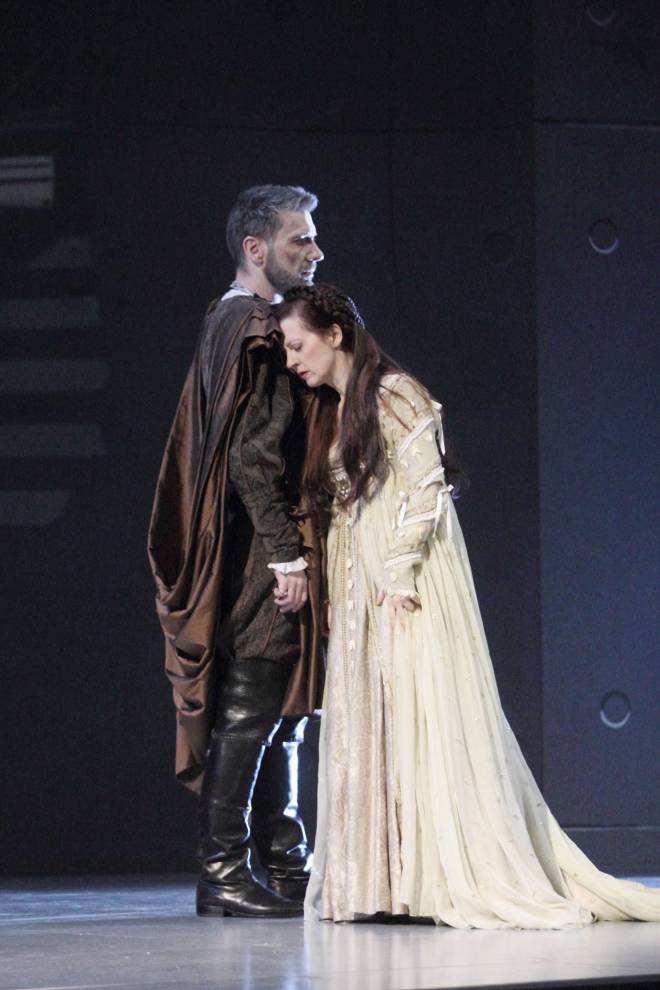 Nicolas Courjal et Patrizia Ciofi dans I Capuletti e i Montecchi par Nadine Duffaut