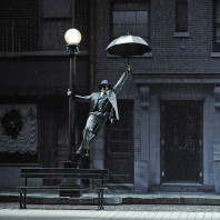 Dan Burton - Singin' in the Rain par Robert Carsen