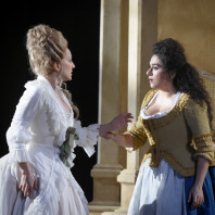 Vannina Santoni & Anna Aglatova - Les Noces de Figaro par James Gray