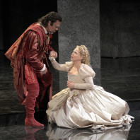 Vladimir Galousine (Otello) et Inva Mula (Desdémone) 
