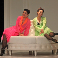Gabrielle Philiponet et Annalisa Stroppa dans Cosi Fan Tutte par Frédéric Roels