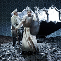 Alexey Tikhomirov dans Le Coq d'Or par Laurent Pelly