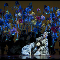 Amanda Echalaz et Qiulin Zhang dans Madame Butterfly