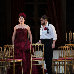 Anta Hartig et Airam Hernandez dans La Traviata