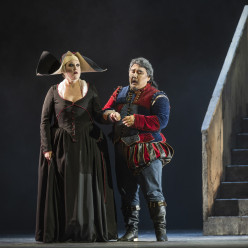 Caroline de Mahieu & Amartuvshin Enkhbat - Rigoletto par John Turturro
