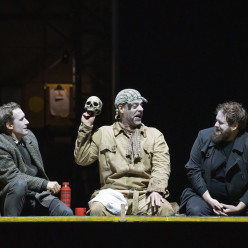 Jacques Imbrailo, John Relyea & Allan Clayton - Hamlet par Neil Armfield