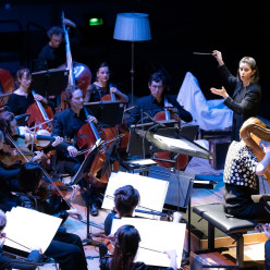 Chloé Dufresne et l'Orchestre de chambre de Paris