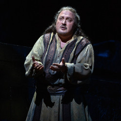 George Gagnidze - Nabucco par Elijah Moshinsky